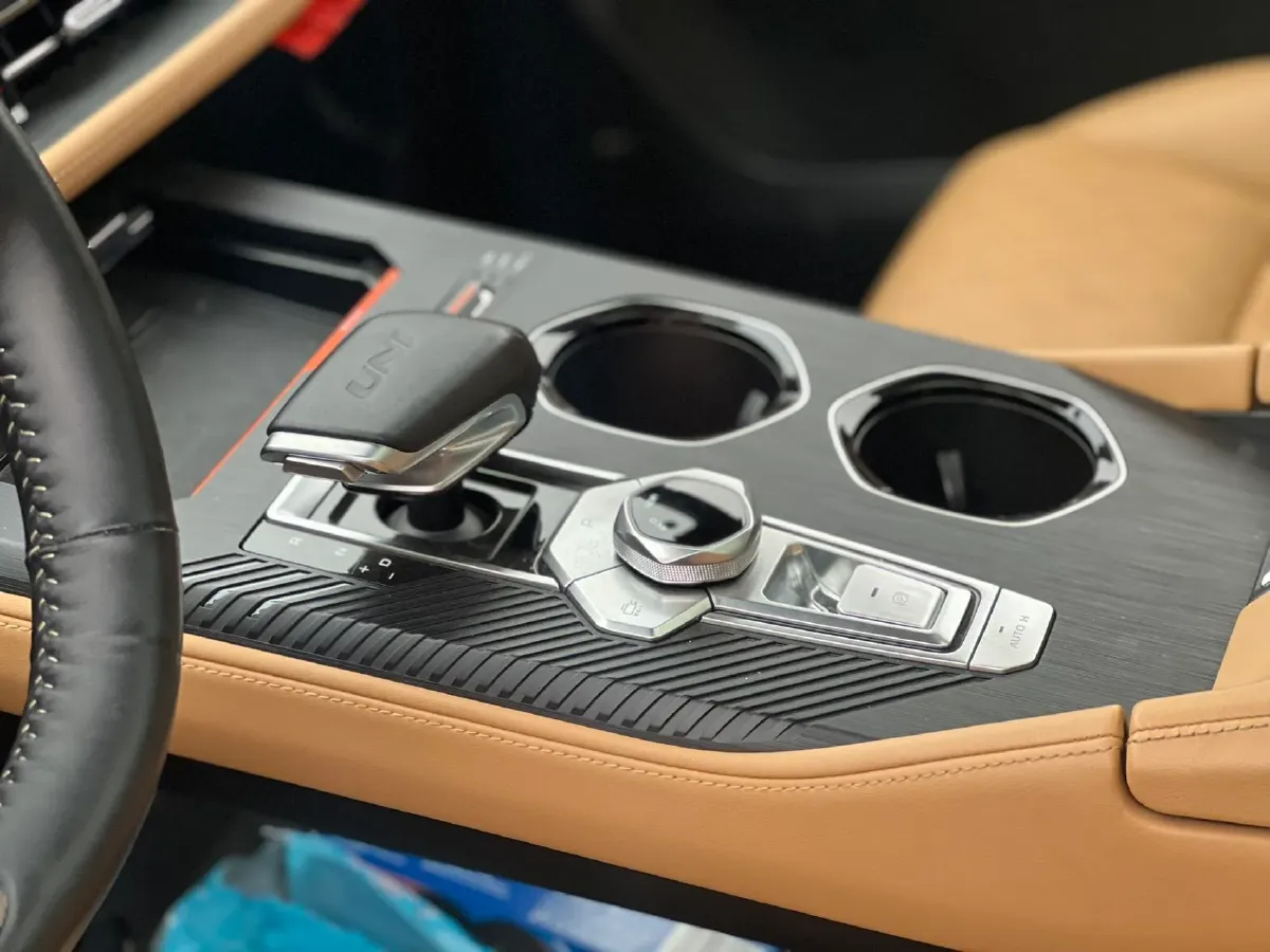 2021 ChangAn UNI-K 2.0T 233HP L4 8AT,autocango,china used car exporter,china ev exporter,chinese used car exporter,chinese used ev exporter