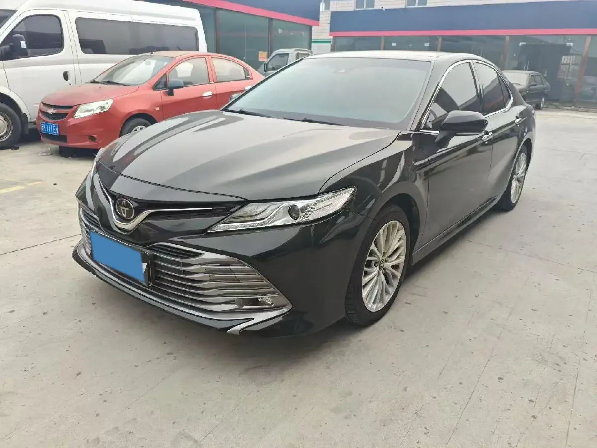2019 Toyota Camry 2.5L 209HP L4 8AT