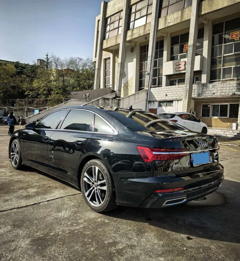 2021 Audi A6L 2.0T 190HP L4 7DCT,autocango,china used car exporter,china ev exporter,chinese used car exporter,chinese used ev exporter