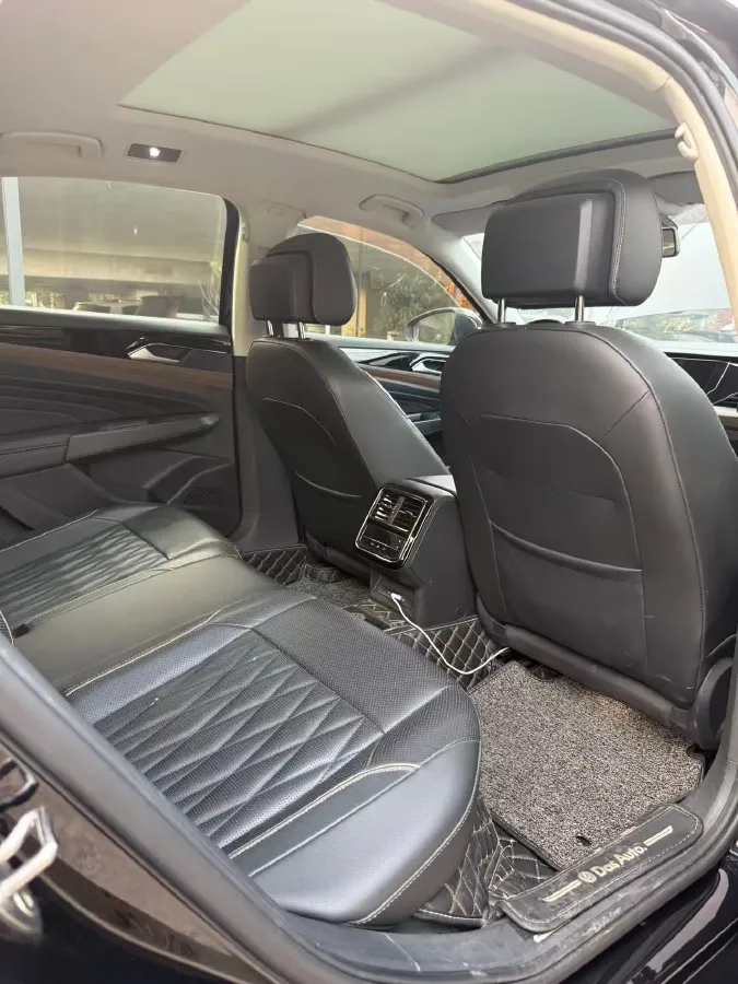 2021 Volkswagen Passat 2.0T 186HP L4 7DCT,autocango,china used car exporter,china ev exporter,chinese used car exporter,chinese used ev exporter