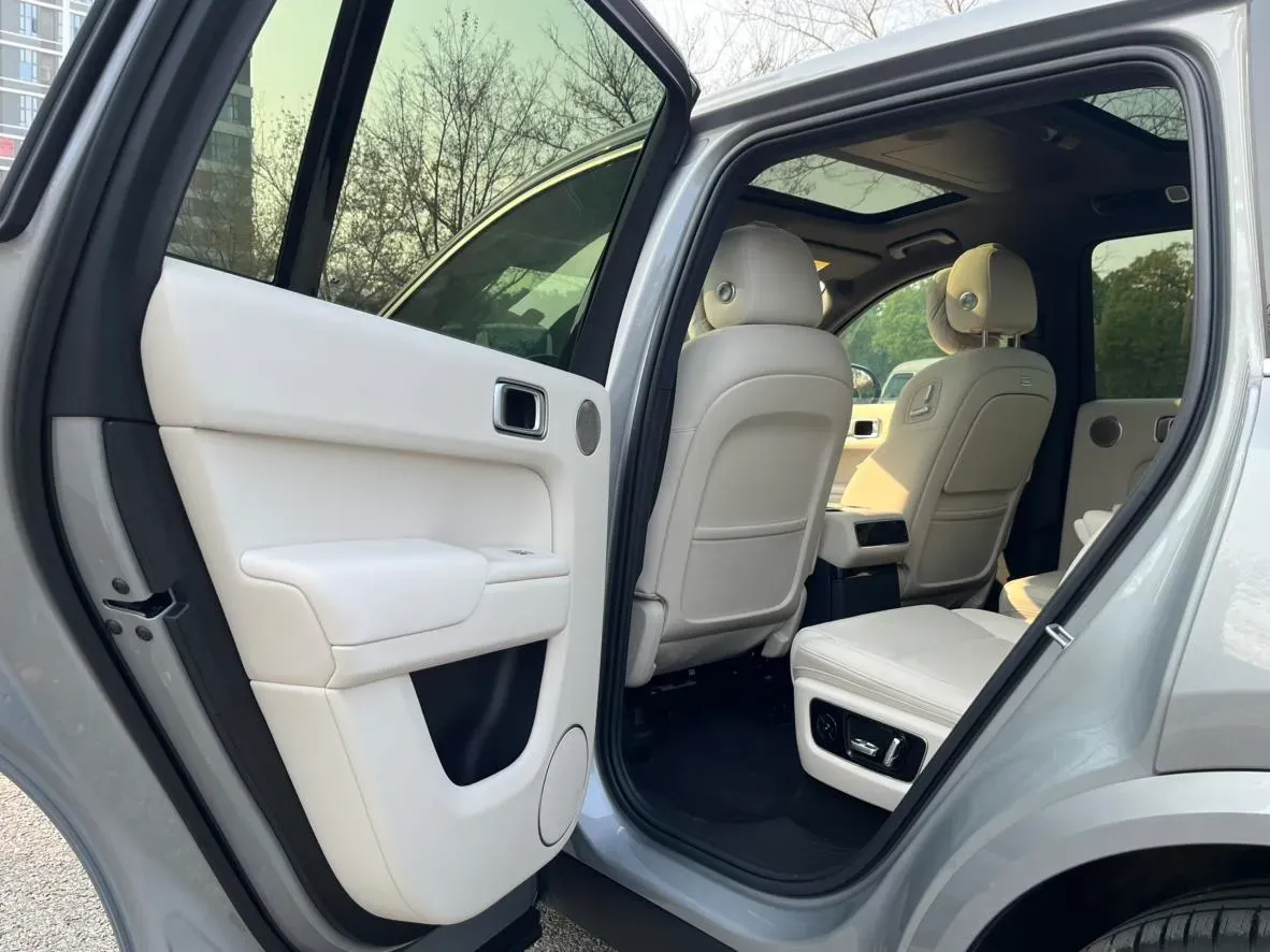 2024 Ford Bronco 2.3T 275HP L4 10AT,autocango,china used car exporter,china ev exporter,chinese used car exporter,chinese used ev exporter