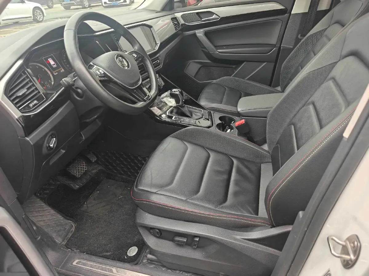 2019 Jeep Cherokee 2.0T 234HP L4 9AT,autocango,china used car exporter,china ev exporter,chinese used car exporter,chinese used ev exporter