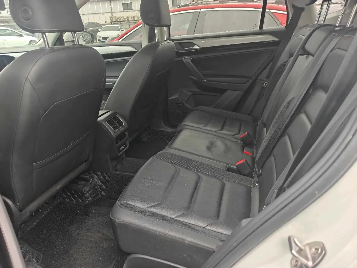 2019 Jeep Cherokee 2.0T 234HP L4 9AT,autocango,china used car exporter,china ev exporter,chinese used car exporter,chinese used ev exporter