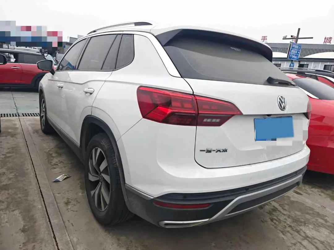 2019 Jeep Cherokee 2.0T 234HP L4 9AT,autocango,china used car exporter,china ev exporter,chinese used car exporter,chinese used ev exporter
