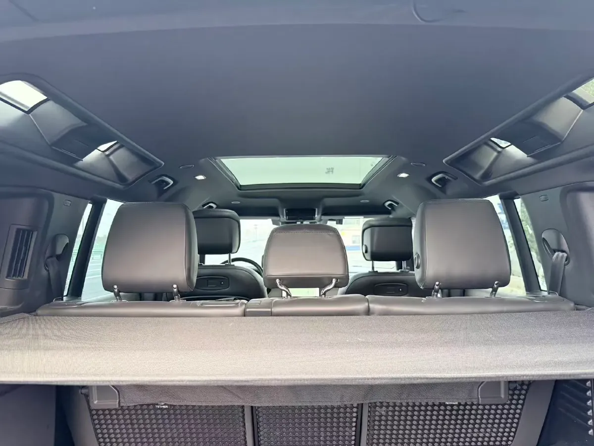 2022 Land Rover Defender 3.0T 400HP L6 8AT,autocango,china used car exporter,china ev exporter,chinese used car exporter,chinese used ev exporter