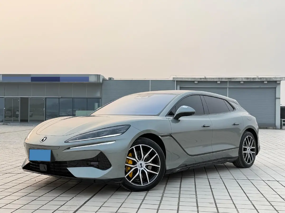 2024 Denza DenzaZ9GT 2.0T 207HP L4 E-CVT PHEV 38.5KWH