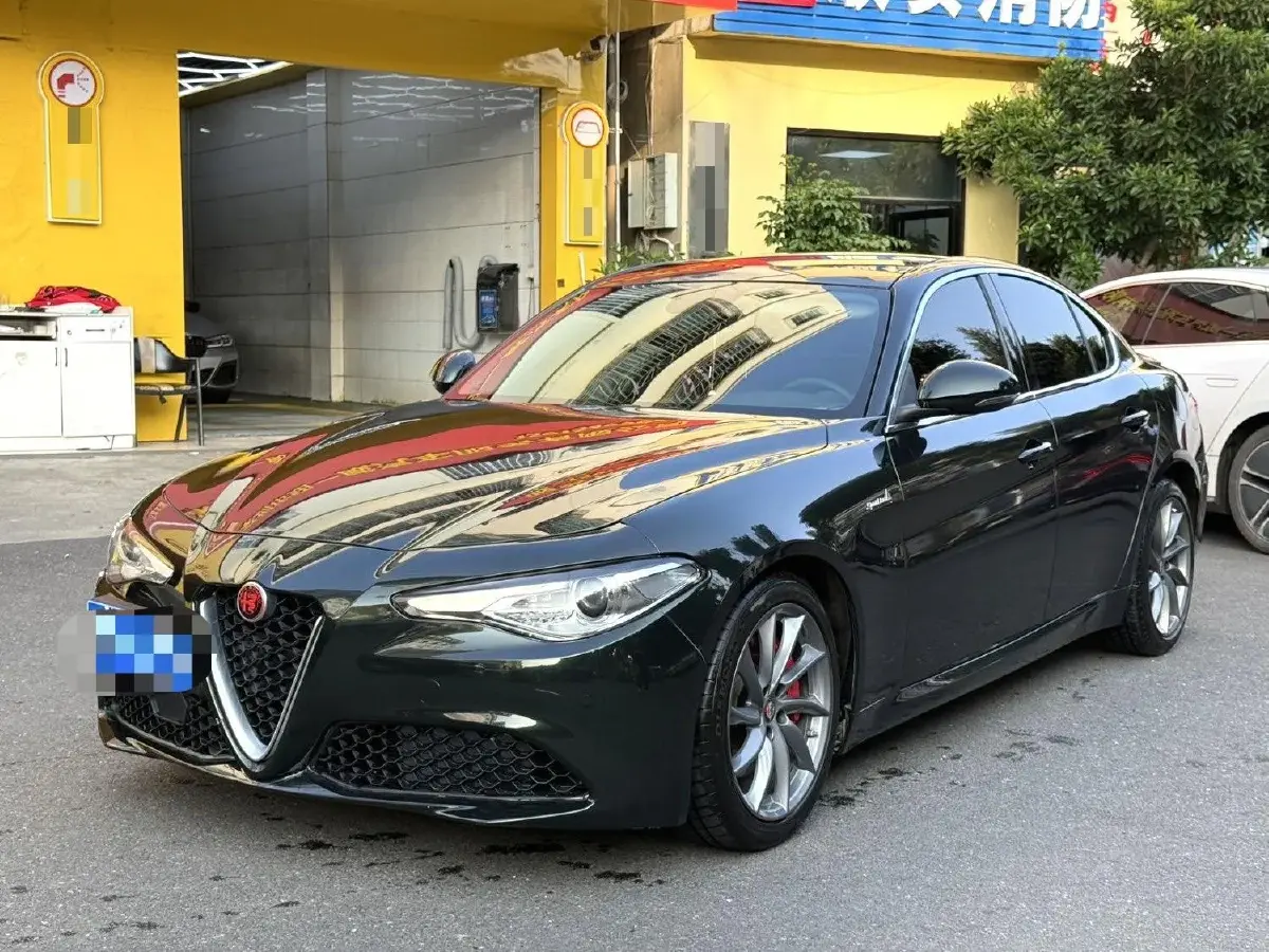 2017 Alfa Romeo Giulia 2.0T 280HP L4 8AT