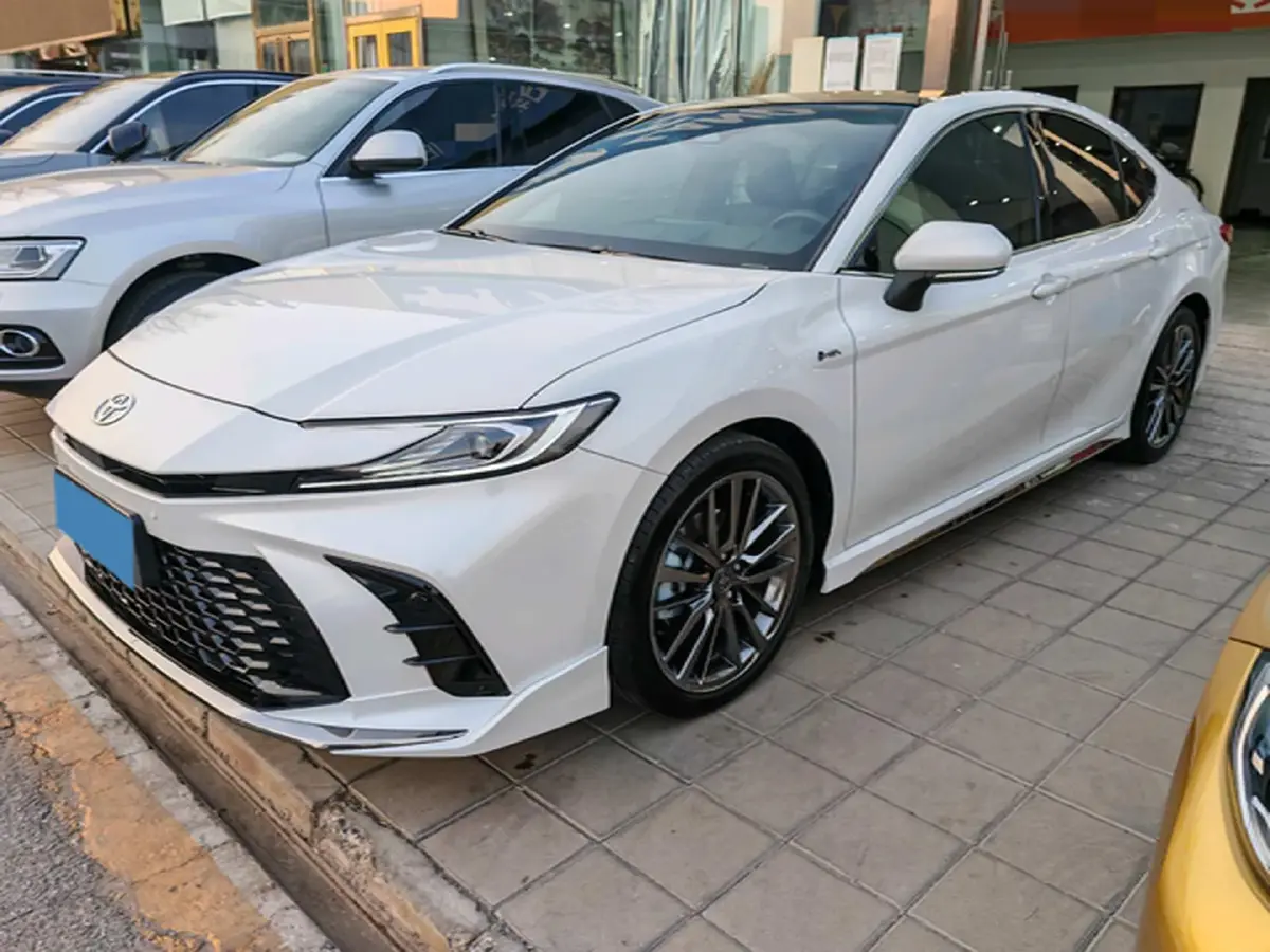 2024 Toyota Camry 2.0L 152HP L4 E-CVT Hybrid