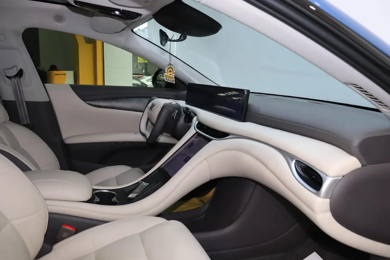 2024 IM L6 BEV 75KWH,autocango,china used car exporter,china ev exporter,chinese used car exporter,chinese used ev exporter