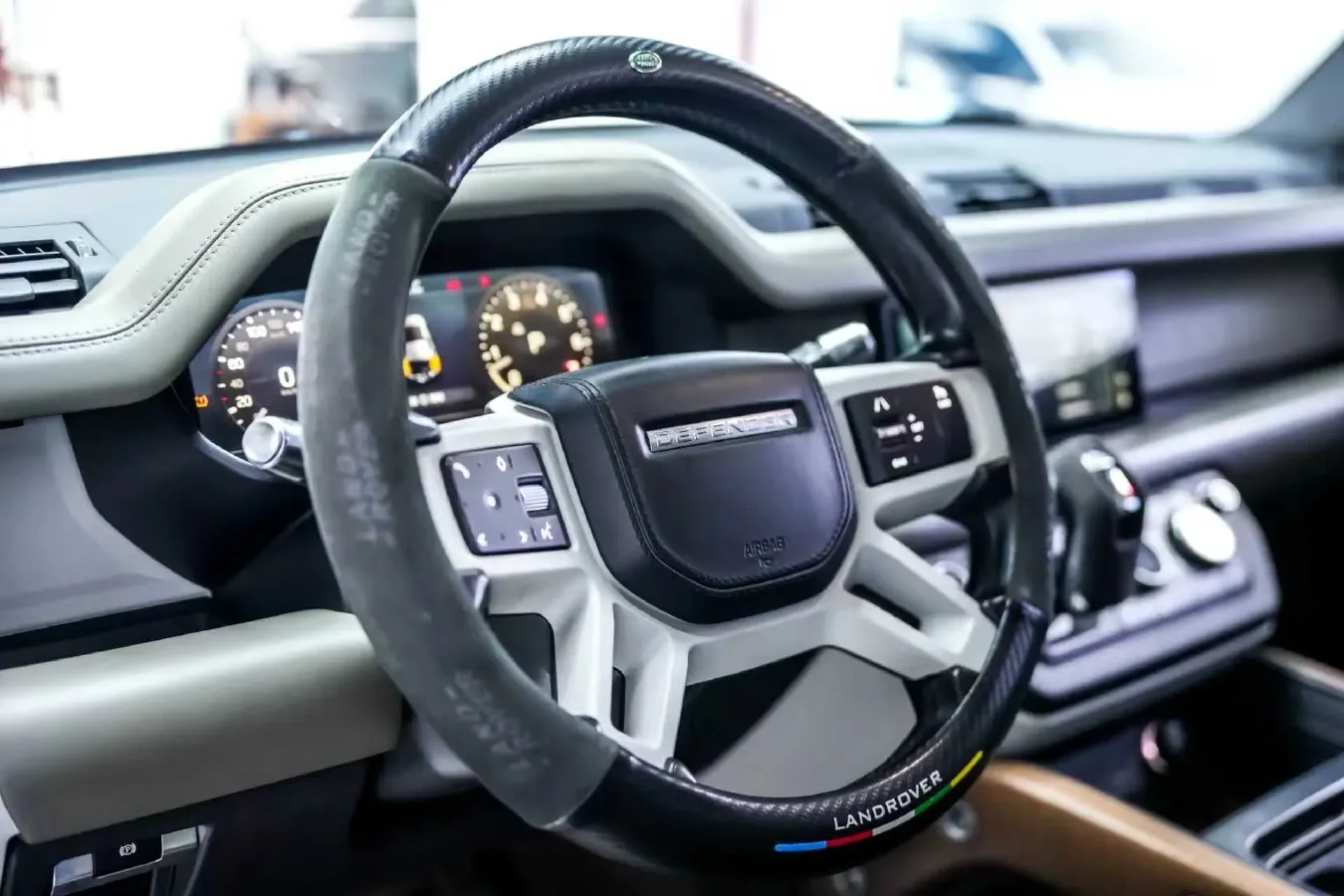 2021 Land Rover Defender 3.0T 400HP L6 8AT,autocango,china used car exporter,china ev exporter,chinese used car exporter,chinese used ev exporter