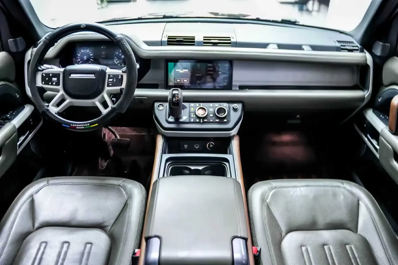 2021 Land Rover Defender 3.0T 400HP L6 8AT,autocango,china used car exporter,china ev exporter,chinese used car exporter,chinese used ev exporter