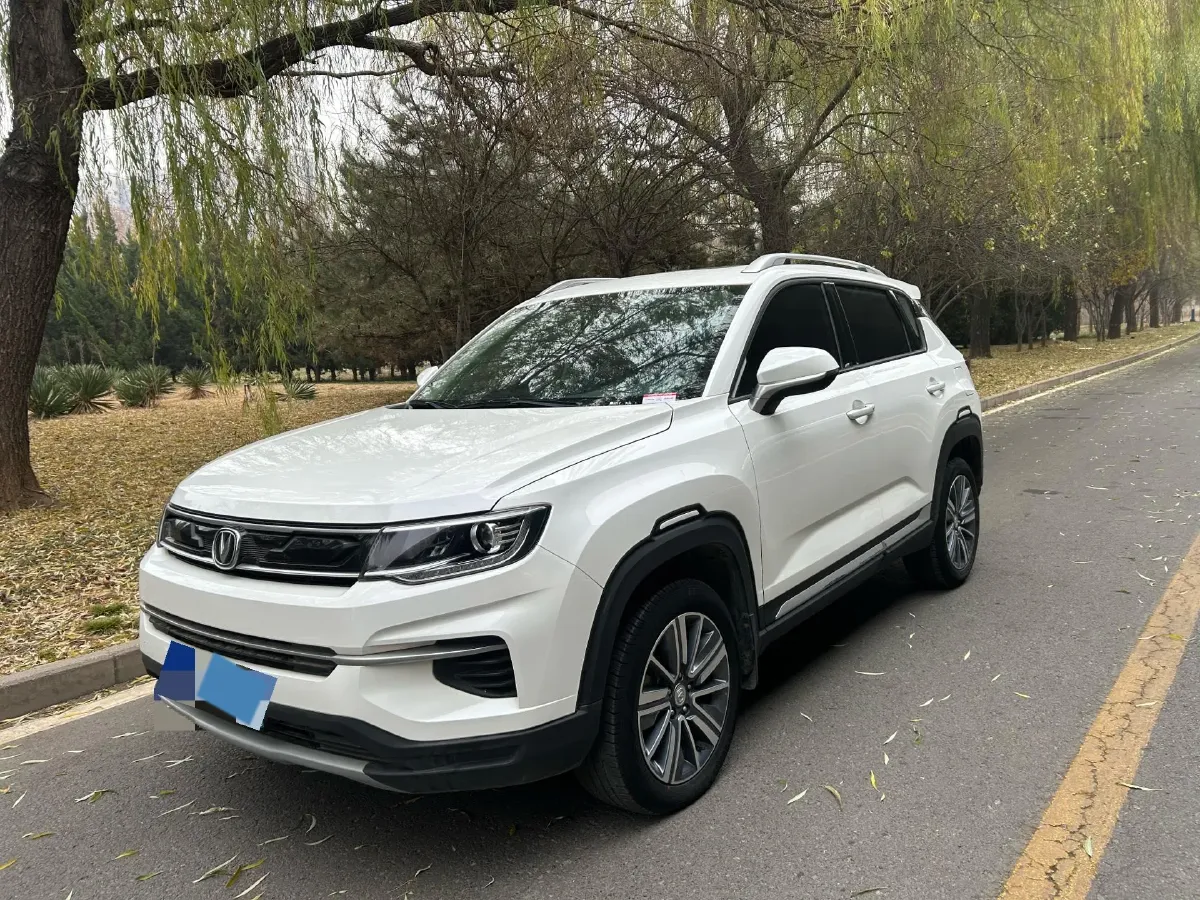 2019 ChangAn CS35 Plus 1.6L 128HP L4 5MT,autocango,china used car exporter,china ev exporter,chinese used car exporter,chinese used ev exporter
