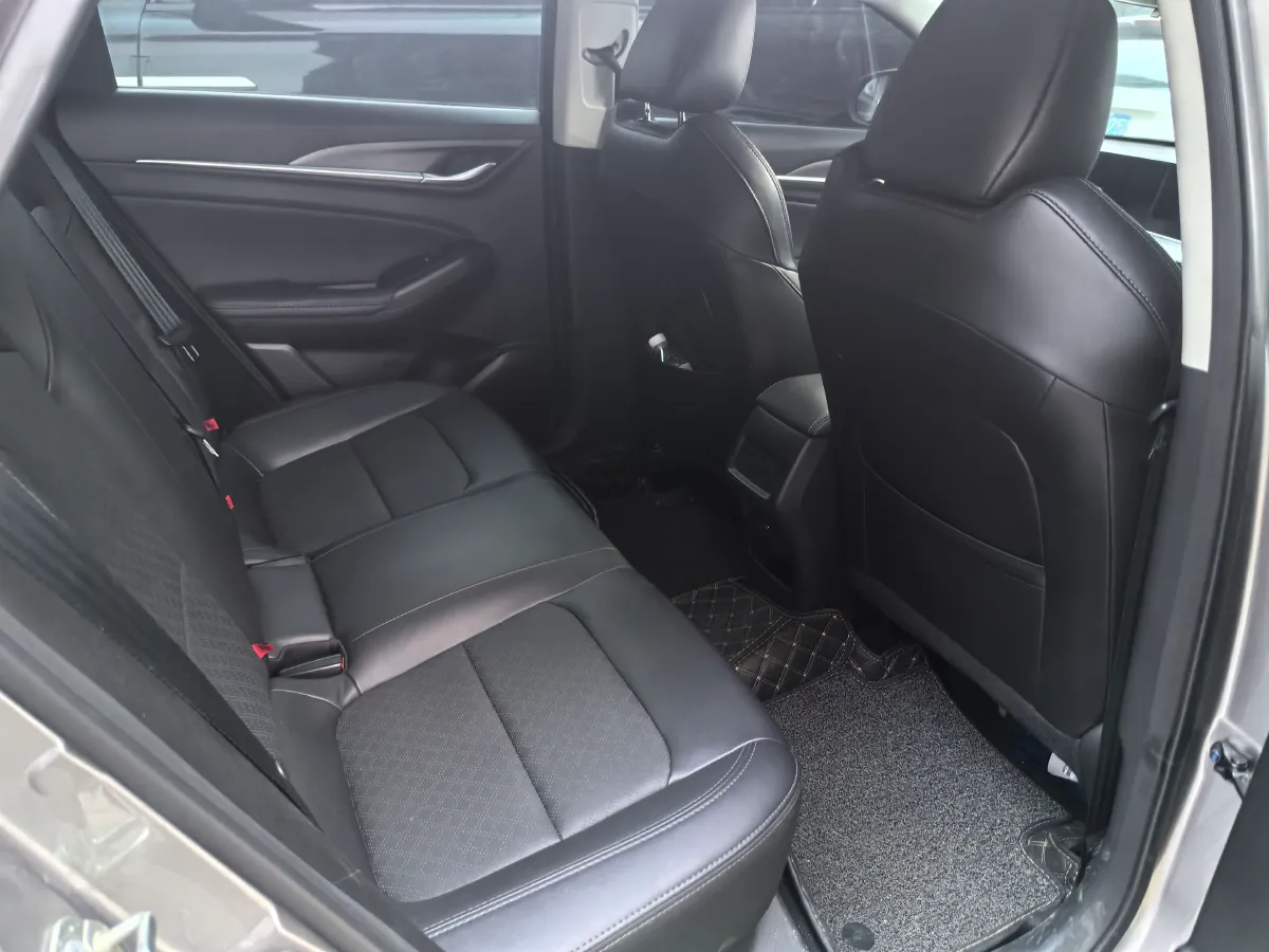 2022 ChangAn Eado 1.6L 128HP L4 5MT,autocango,china used car exporter,china ev exporter,chinese used car exporter,chinese used ev exporter