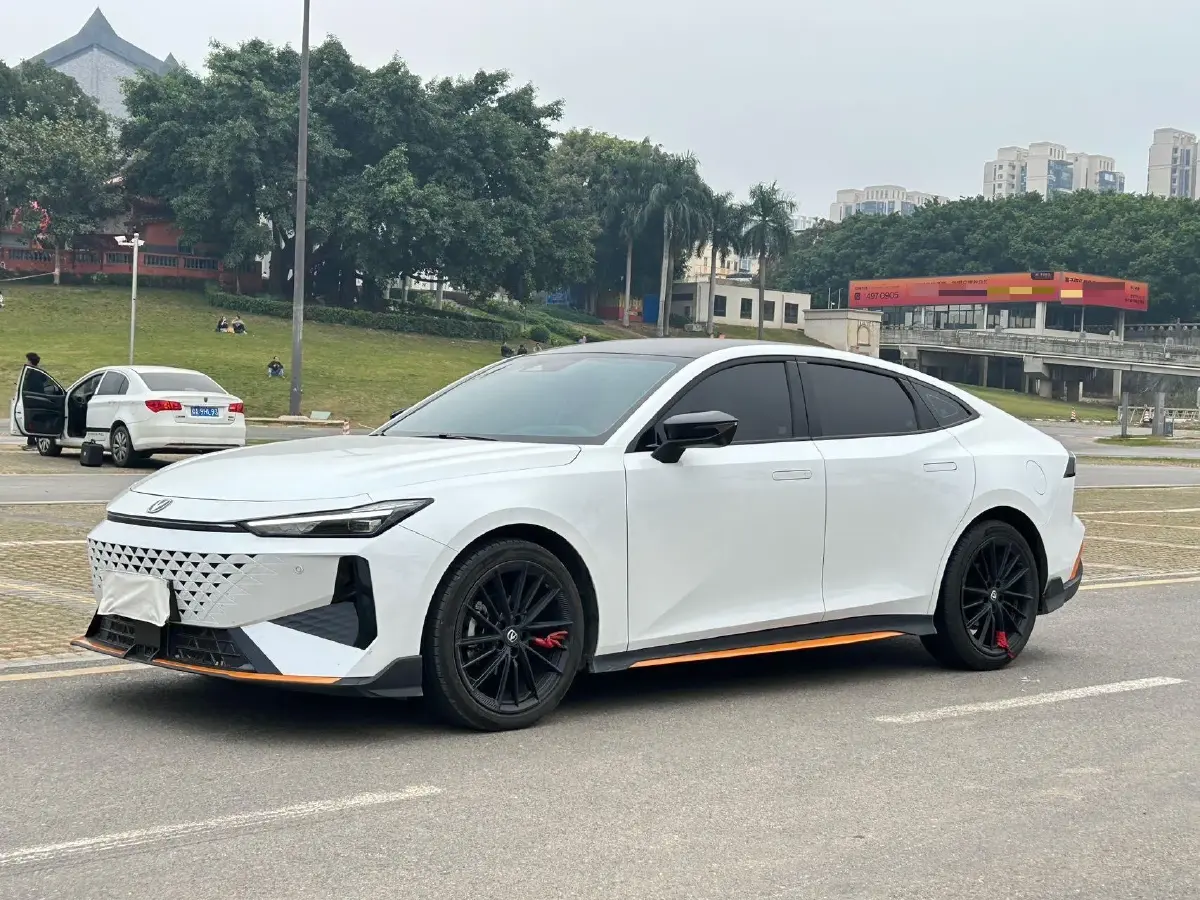 2024 ChangAn UNI-V 1.5T 188HP L4 7DCT