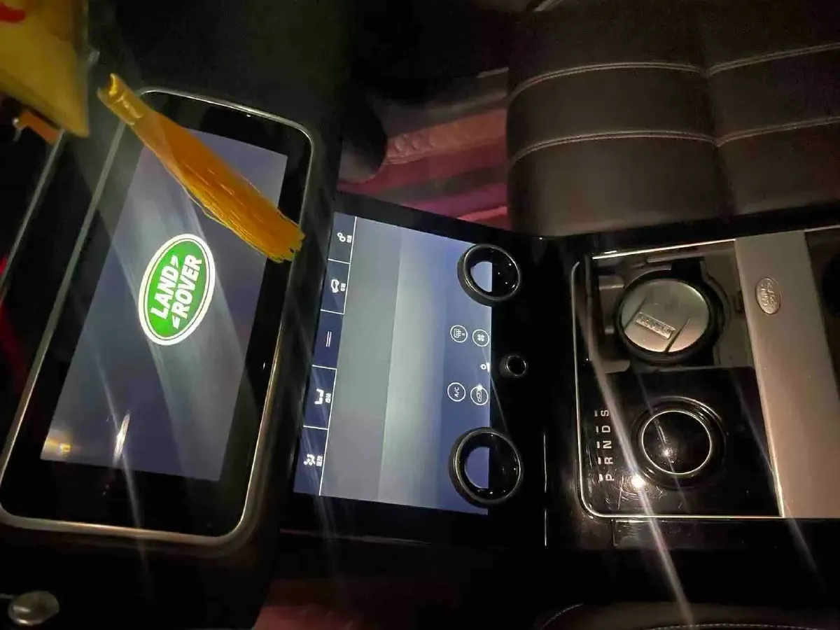 2020 Land Rover Range Rover Velar 2.0T 250HP L4 8AT,autocango,china used car exporter,china ev exporter,chinese used car exporter,chinese used ev exporter