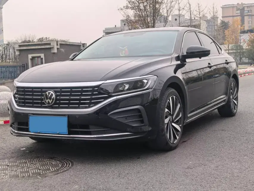 2024 Volkswagen Passat 2.0T 186HP L4 7DCT