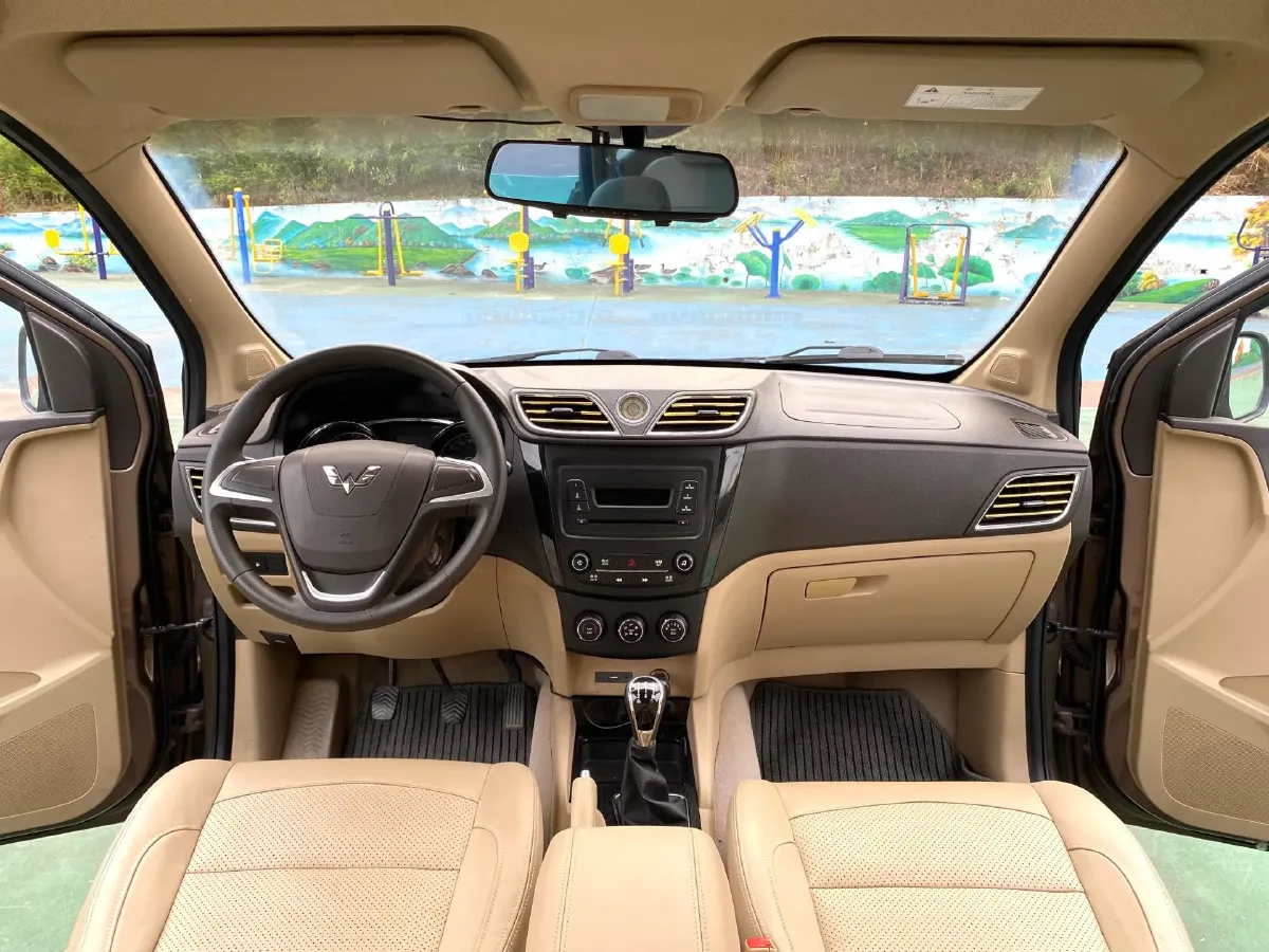 2015 WuLing HongGuang 1.5L 112HP L4 5MT,autocango,china used car exporter,china ev exporter,chinese used car exporter,chinese used ev exporter