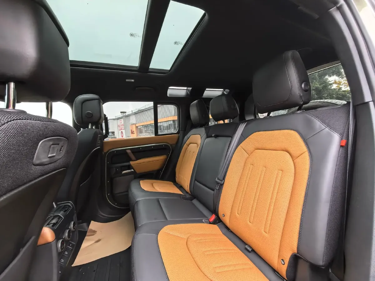 2021 Land Rover Defender 3.0T 400HP L6 8AT,autocango,china used car exporter,china ev exporter,chinese used car exporter,chinese used ev exporter