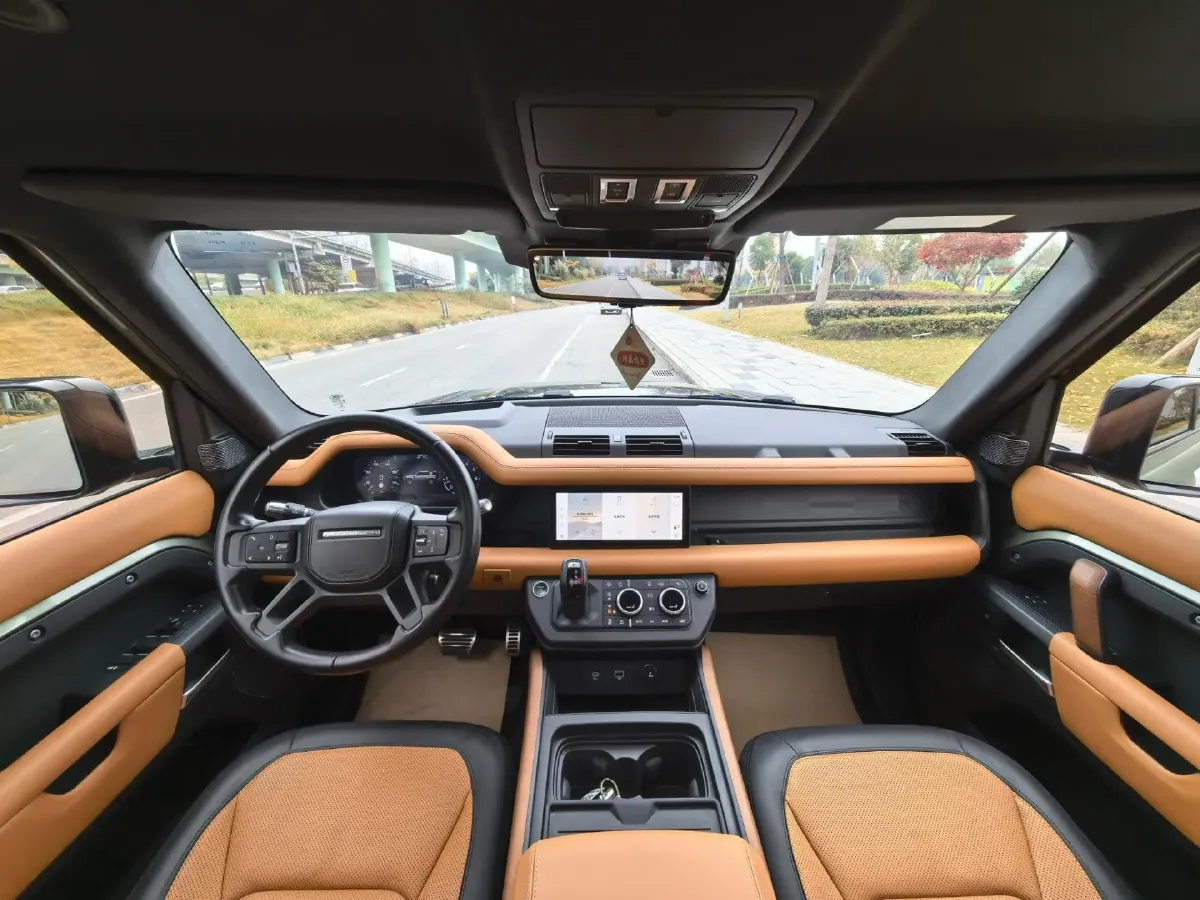 2021 Land Rover Defender 3.0T 400HP L6 8AT,autocango,china used car exporter,china ev exporter,chinese used car exporter,chinese used ev exporter