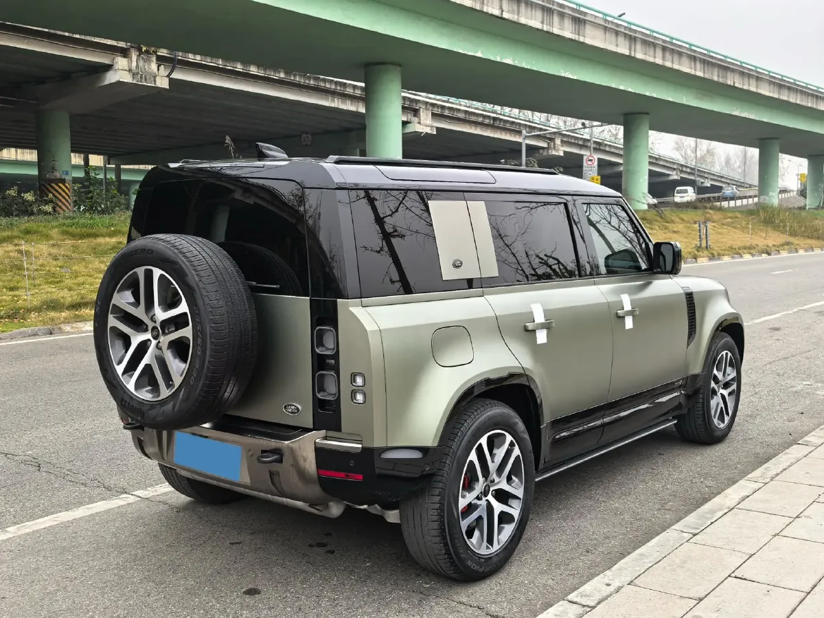 2021 Land Rover Defender 3.0T 400HP L6 8AT,autocango,china used car exporter,china ev exporter,chinese used car exporter,chinese used ev exporter