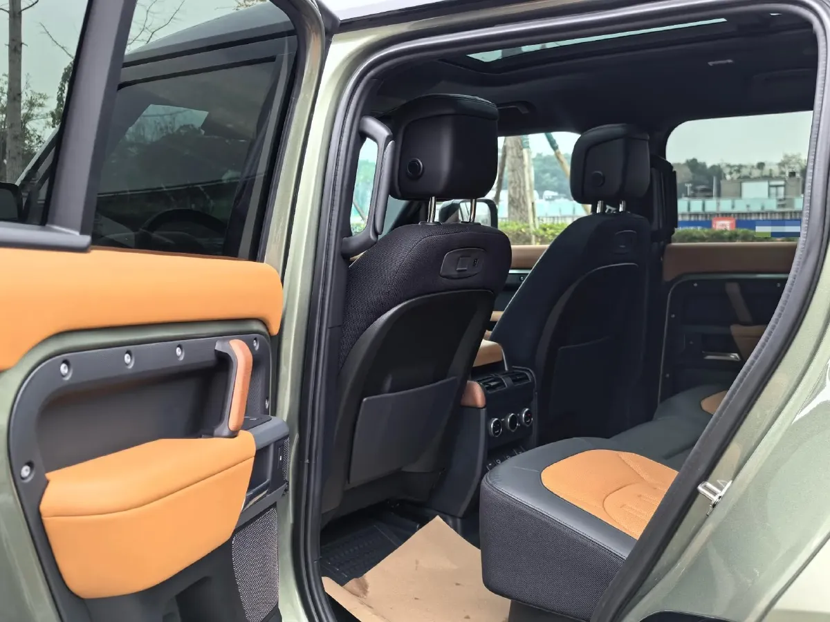 2021 Land Rover Defender 3.0T 400HP L6 8AT,autocango,china used car exporter,china ev exporter,chinese used car exporter,chinese used ev exporter