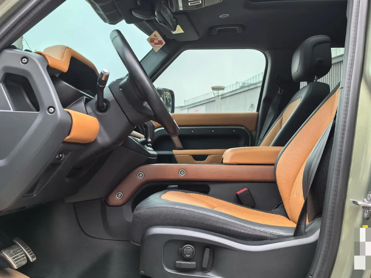 2021 Land Rover Defender 3.0T 400HP L6 8AT,autocango,china used car exporter,china ev exporter,chinese used car exporter,chinese used ev exporter