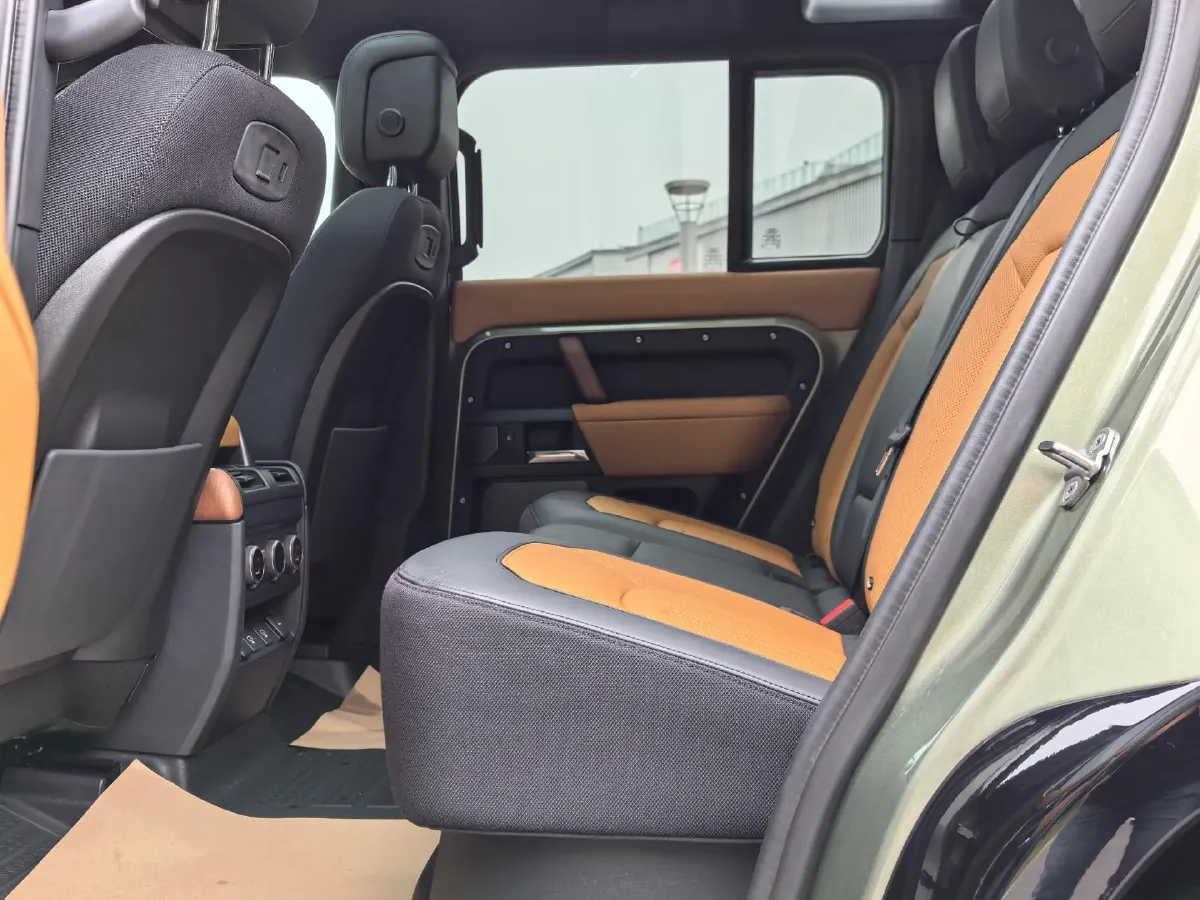 2021 Land Rover Defender 3.0T 400HP L6 8AT,autocango,china used car exporter,china ev exporter,chinese used car exporter,chinese used ev exporter