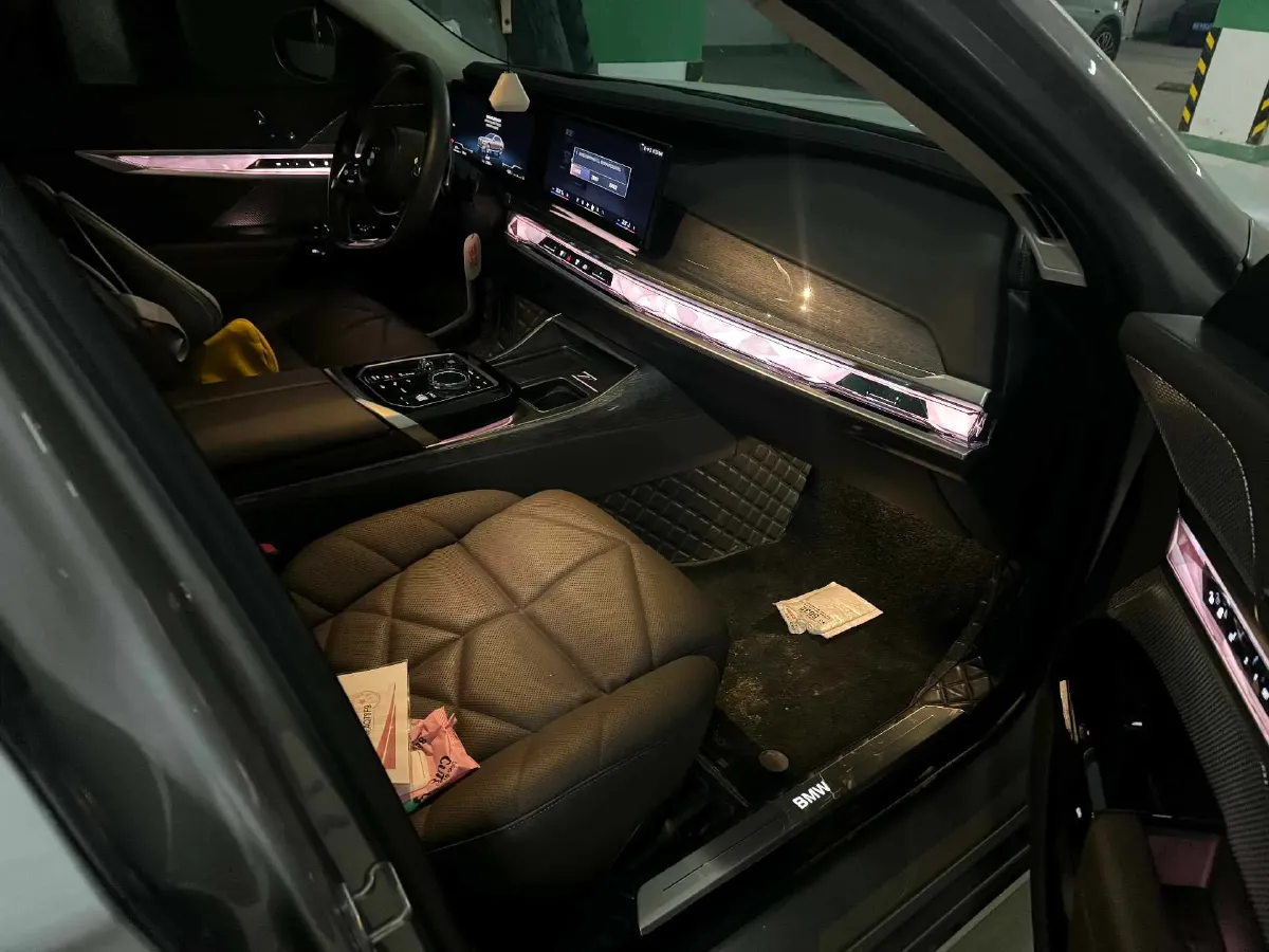 2023 BMW 7 Series 3.0T 381HP L6 8AT,autocango,china used car exporter,china ev exporter,chinese used car exporter,chinese used ev exporter