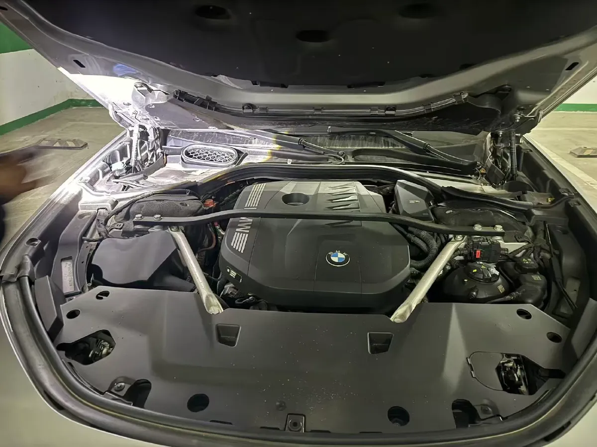2023 BMW 7 Series 3.0T 381HP L6 8AT,autocango,china used car exporter,china ev exporter,chinese used car exporter,chinese used ev exporter
