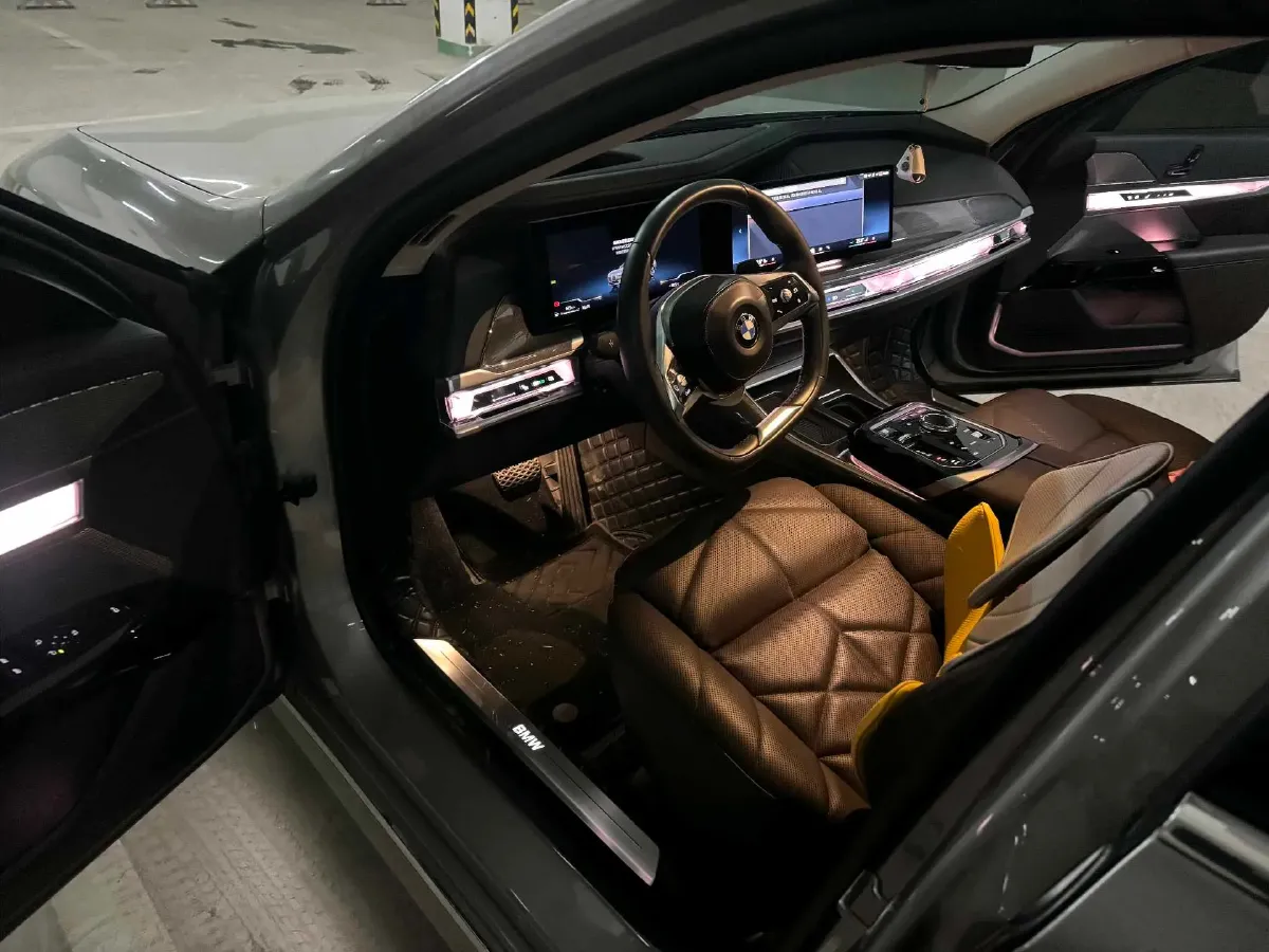 2023 BMW 7 Series 3.0T 381HP L6 8AT,autocango,china used car exporter,china ev exporter,chinese used car exporter,chinese used ev exporter