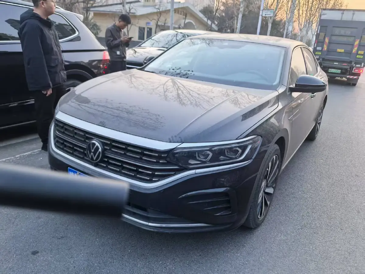 2023 Volkswagen Passat 2.0T 186HP L4 7DCT