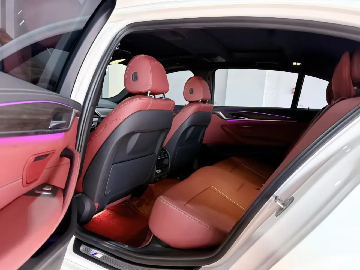 2022 BMW 5 Series 2.0T 252HP L4 8AT,autocango,china used car exporter,china ev exporter,chinese used car exporter,chinese used ev exporter