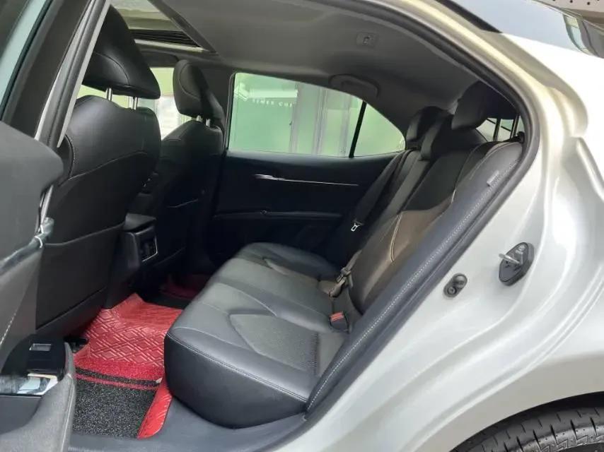 2021 Toyota Camry 2.5L 209HP L4 8AT,autocango,china used car exporter,china ev exporter,chinese used car exporter,chinese used ev exporter