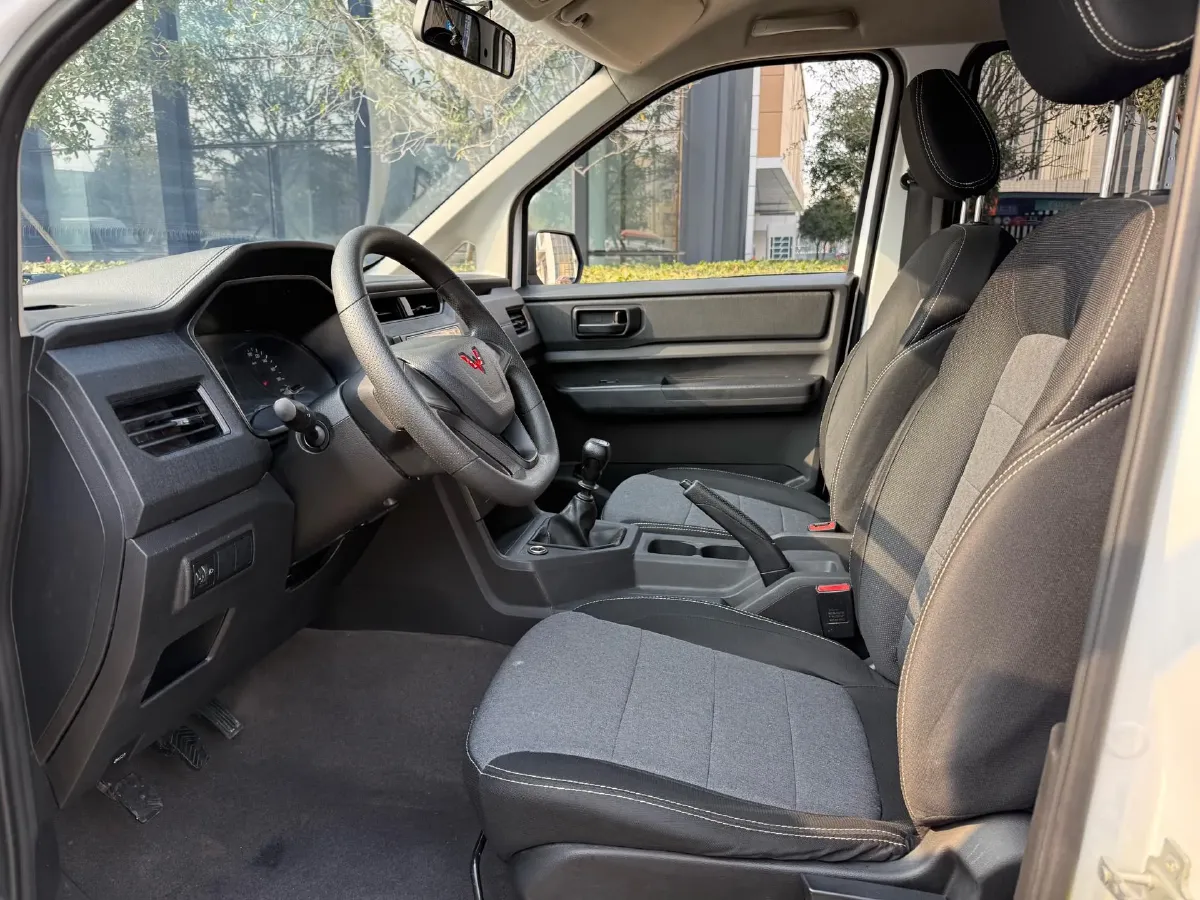 2020 WuLing HongGuang Plus 1.5L 99HP L4 6MT,autocango,china used car exporter,china ev exporter,chinese used car exporter,chinese used ev exporter