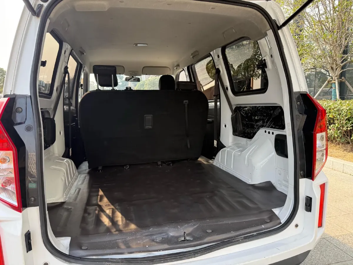 2020 WuLing HongGuang Plus 1.5L 99HP L4 6MT,autocango,china used car exporter,china ev exporter,chinese used car exporter,chinese used ev exporter