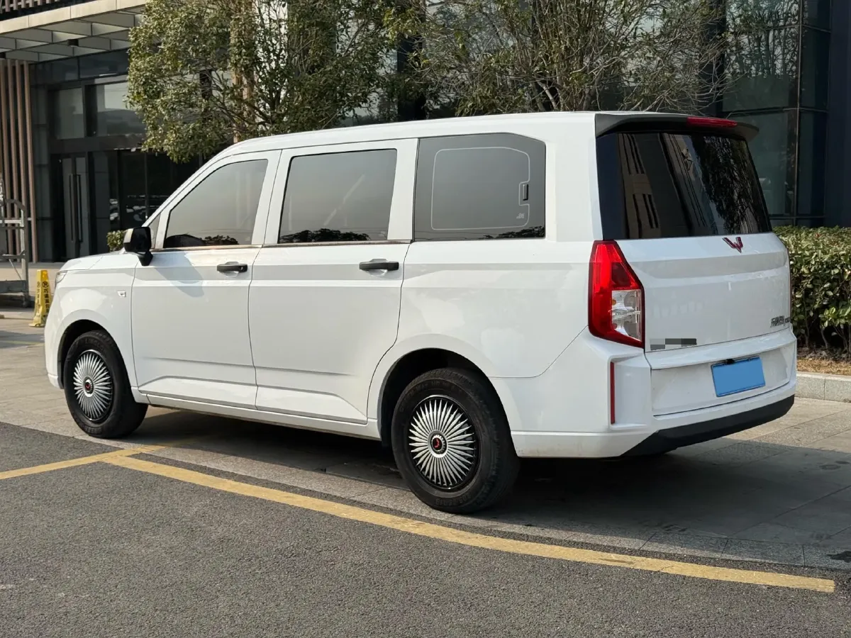 2020 WuLing HongGuang Plus 1.5L 99HP L4 6MT,autocango,china used car exporter,china ev exporter,chinese used car exporter,chinese used ev exporter