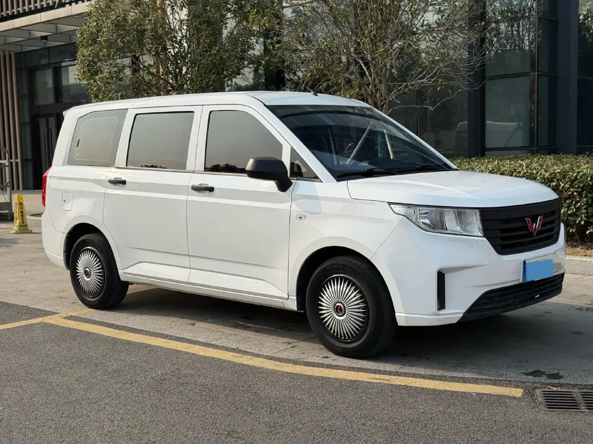2020 WuLing HongGuang Plus 1.5L 99HP L4 6MT,autocango,china used car exporter,china ev exporter,chinese used car exporter,chinese used ev exporter