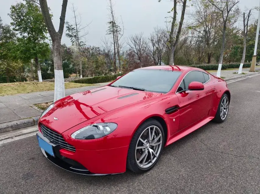 2012 Aston Martin V12 Vantage 6.0L 517HP V12 6MT