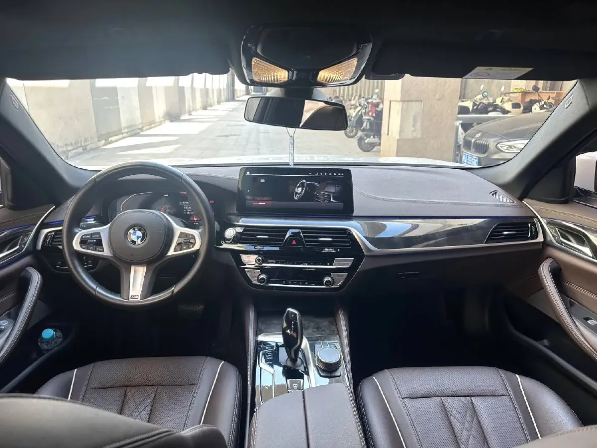 2021 BMW 5 Series 2.0T 184HP L4 8AT,autocango,china used car exporter,china ev exporter,chinese used car exporter,chinese used ev exporter