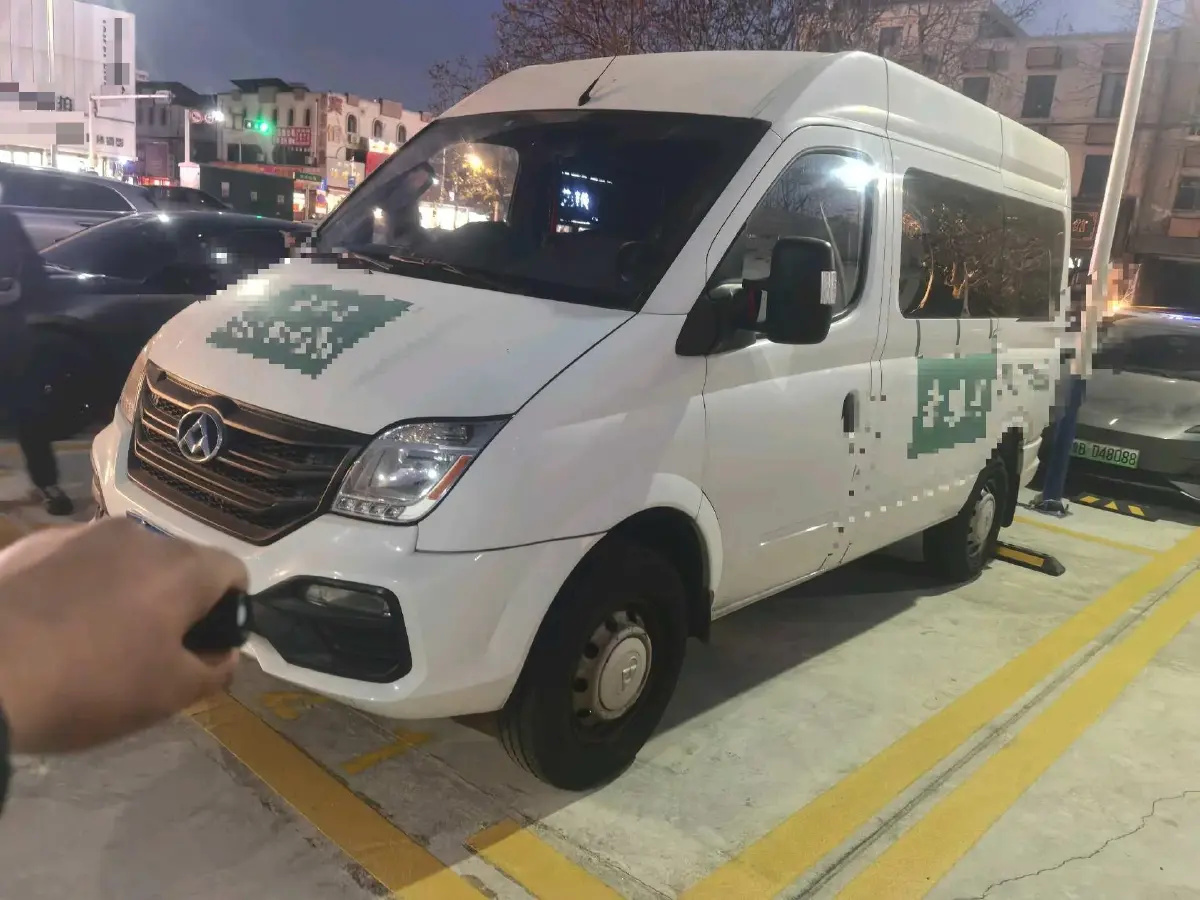 2013 MAXUS XinTu V80 2.5T 136HP L4 5MT