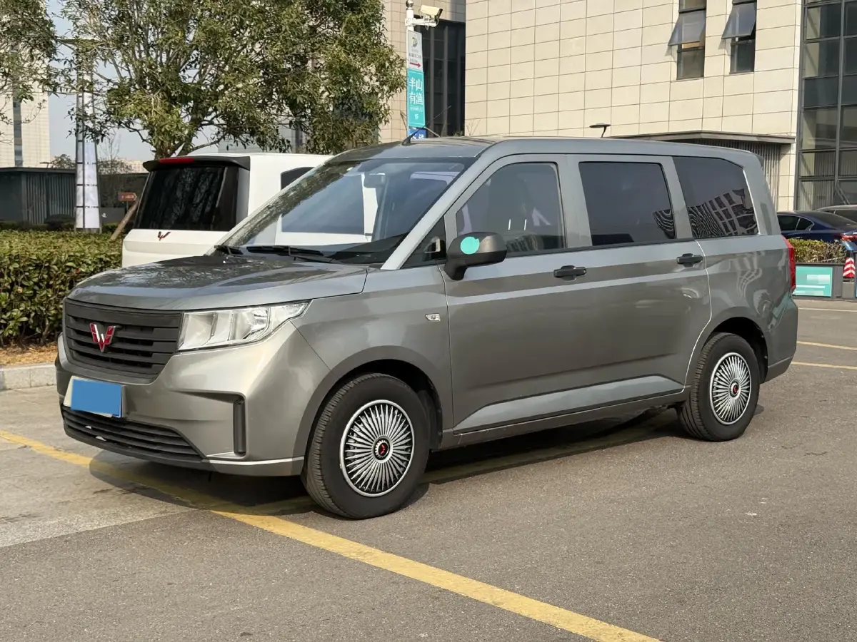 2019 WuLing HongGuang Plus 1.5T 147HP L4 6MT