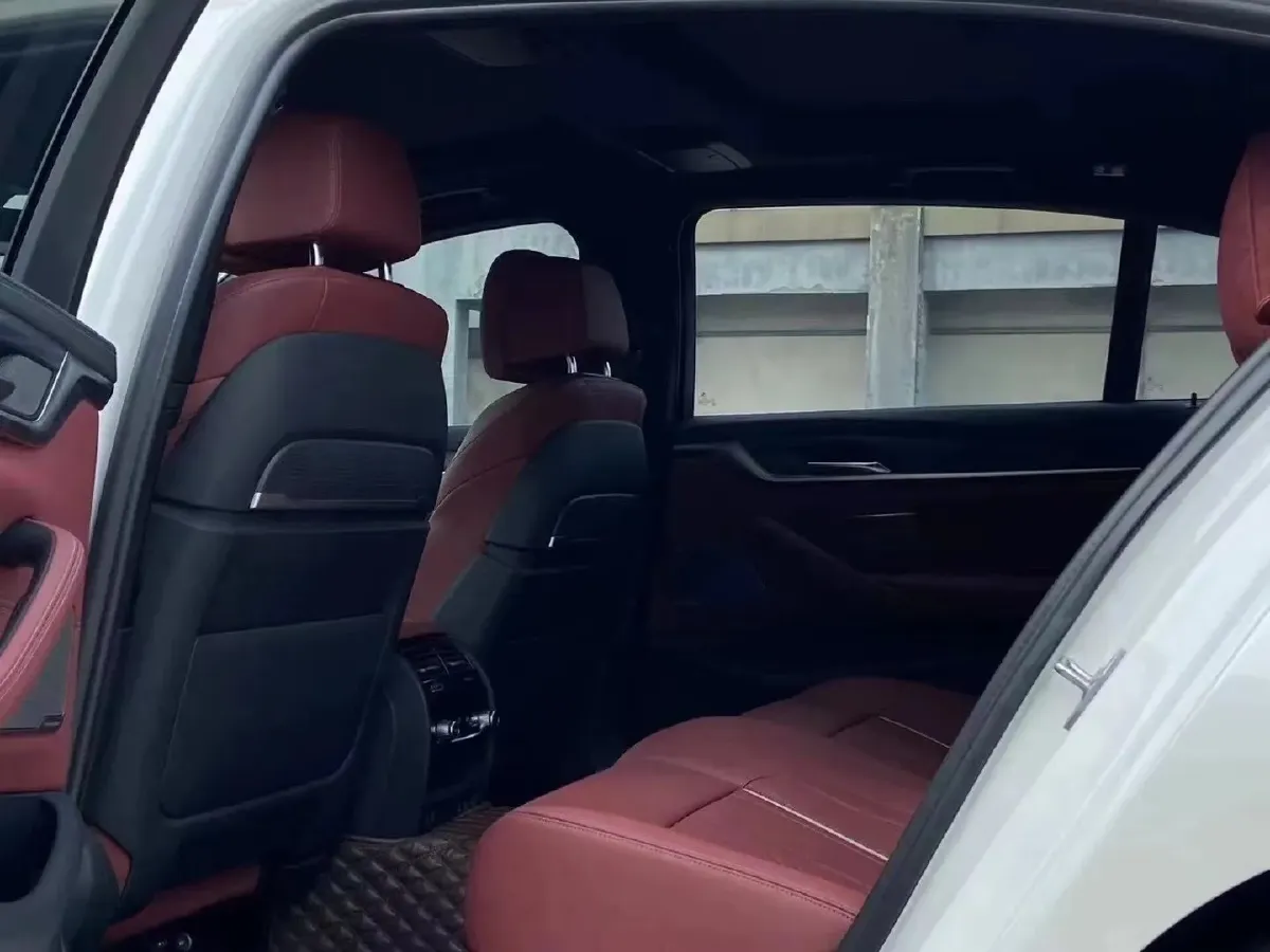 2021 BMW 5 Series 2.0T 252HP L4 8AT,autocango,china used car exporter,china ev exporter,chinese used car exporter,chinese used ev exporter