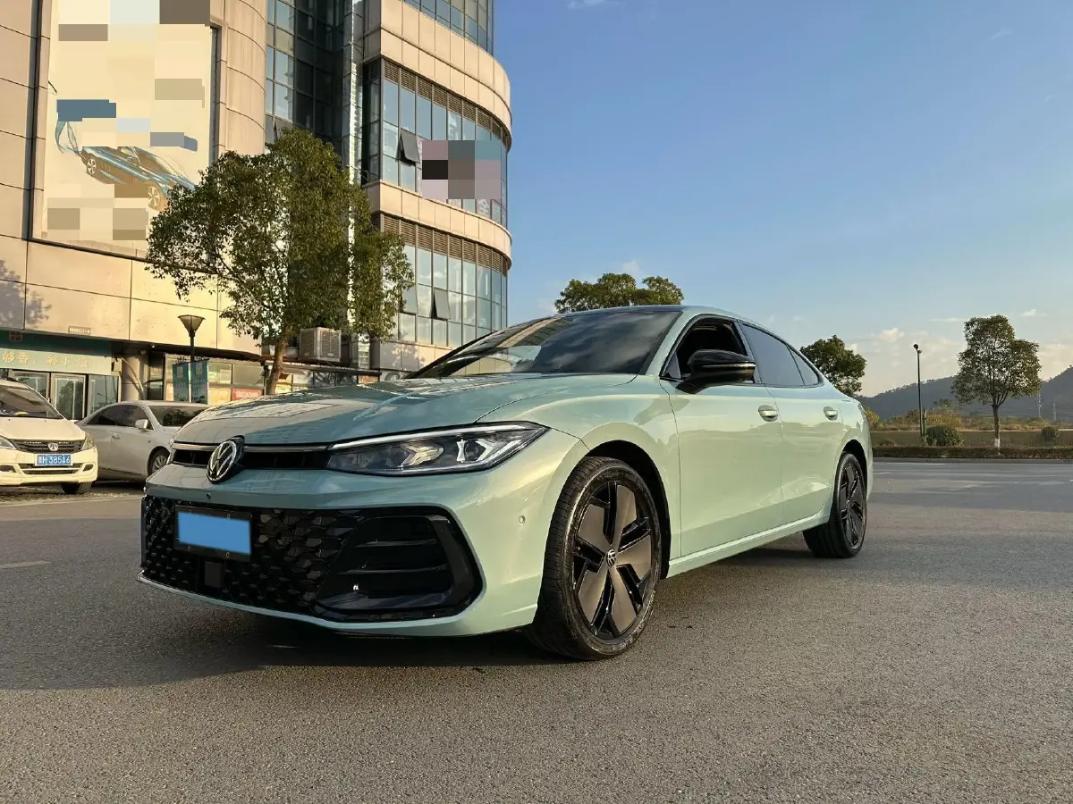 2025 Volkswagen Passat 2.0T 220HP L4 7DCT