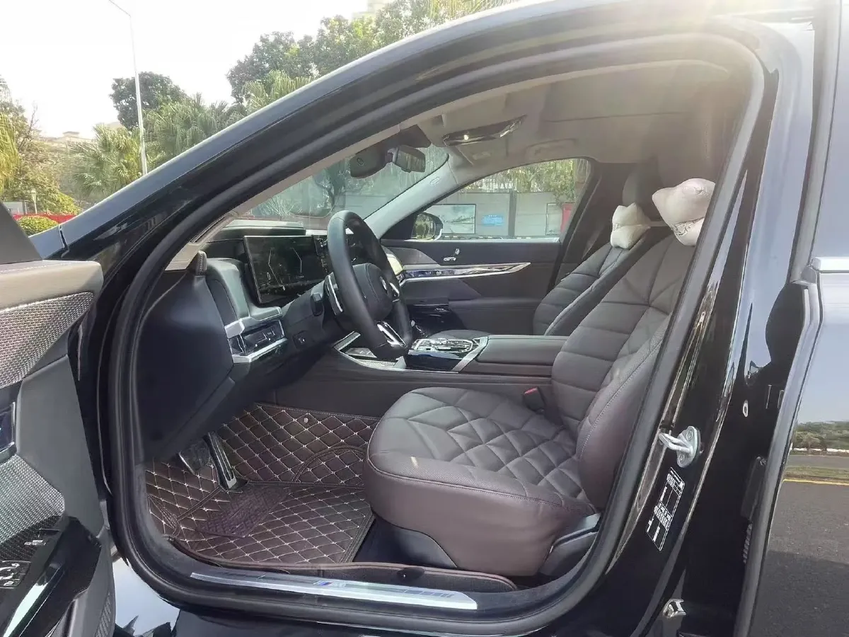 2023 BMW 7 Series 3.0T 272HP L6 8AT,autocango,china used car exporter,china ev exporter,chinese used car exporter,chinese used ev exporter