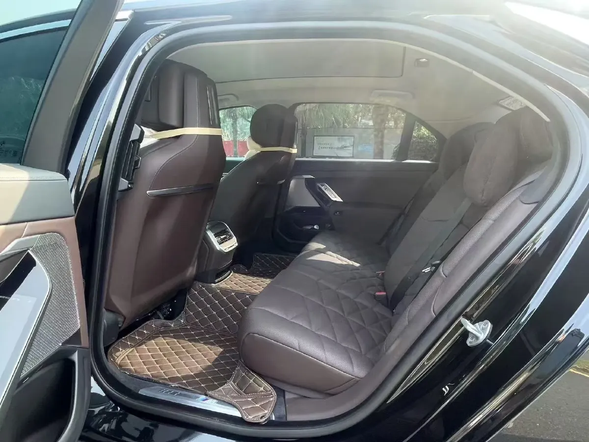 2023 BMW 7 Series 3.0T 272HP L6 8AT,autocango,china used car exporter,china ev exporter,chinese used car exporter,chinese used ev exporter