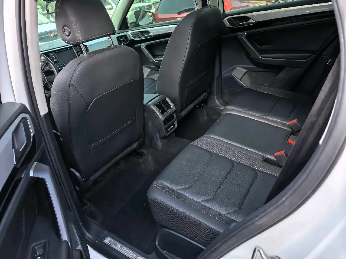 2019 Jeep Cherokee 2.0T 234HP L4 9AT,autocango,china used car exporter,china ev exporter,chinese used car exporter,chinese used ev exporter