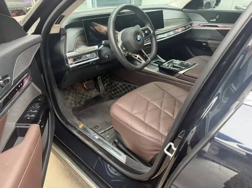 2023 BMW 7 Series 3.0T 272HP L6 8AT,autocango,china used car exporter,china ev exporter,chinese used car exporter,chinese used ev exporter