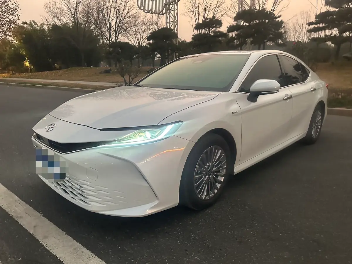 2024 Toyota Camry 2.0L 152HP L4 E-CVT Hybrid