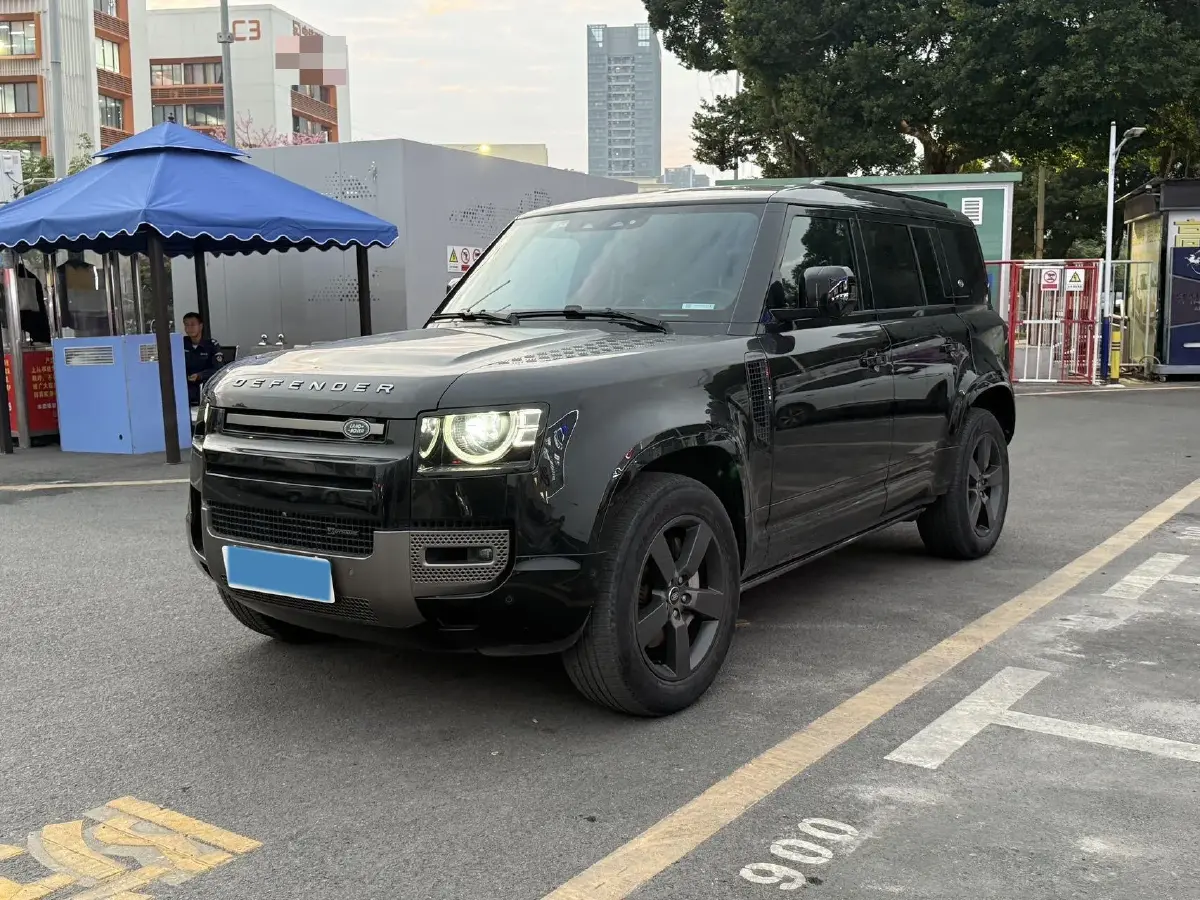 2023 Land Rover Defender 3.0T 400HP L6 8AT