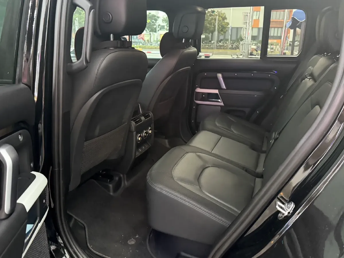 2023 Land Rover Defender 3.0T 400HP L6 8AT,autocango,china used car exporter,china ev exporter,chinese used car exporter,chinese used ev exporter